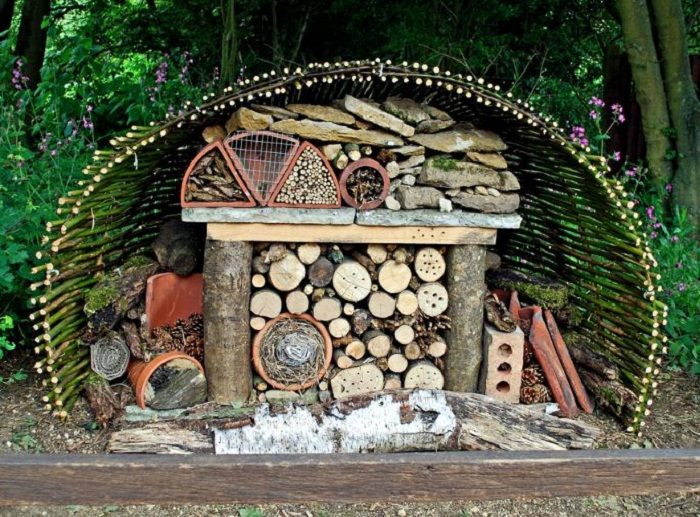 Insect Hotel • Insteading